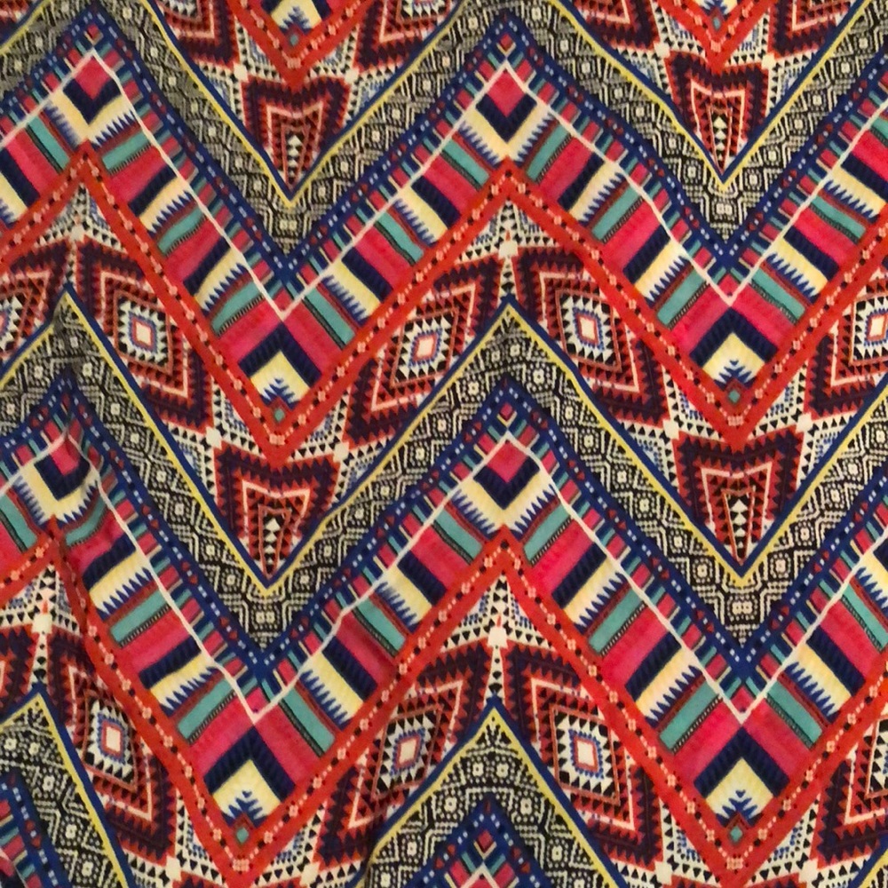 Eye catching patterned blouse - Picture 2 of 2